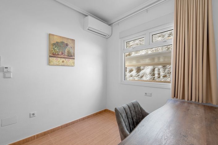 Image No.22-2 Bed Townhouse for sale