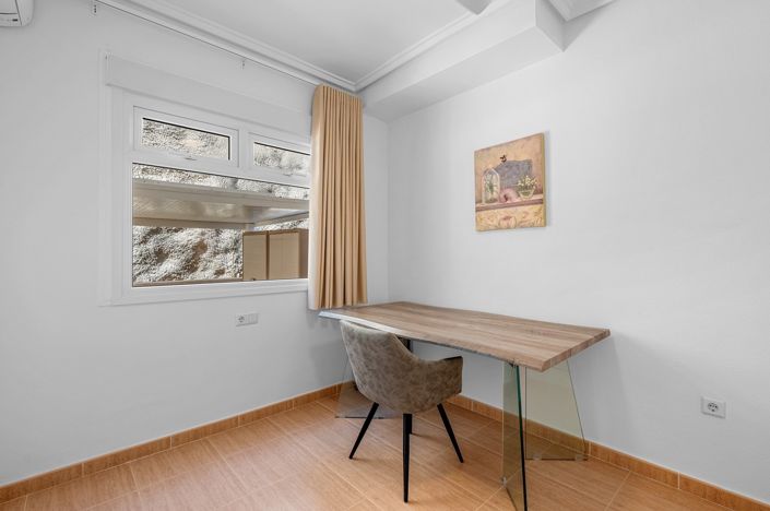 Image No.23-2 Bed Townhouse for sale