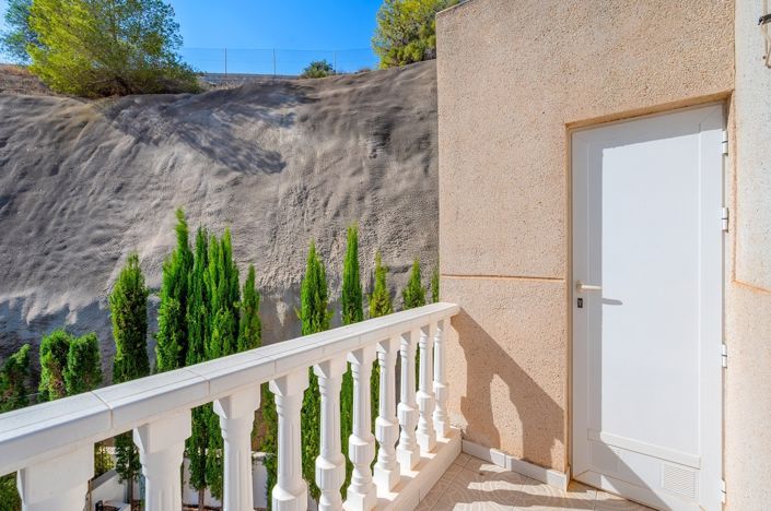 Image No.25-2 Bed Townhouse for sale