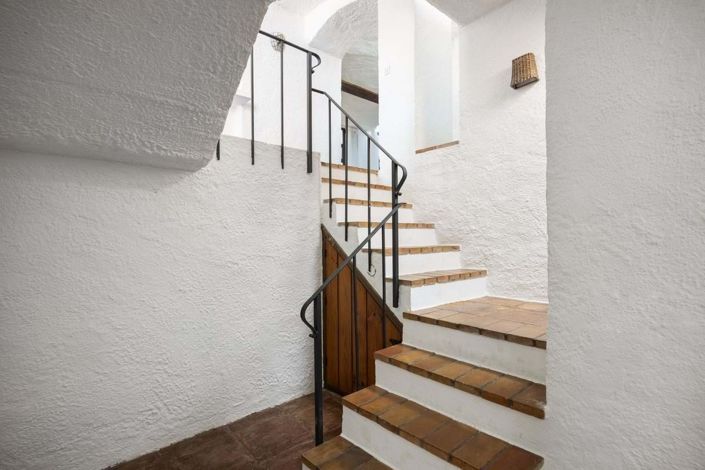 Image No.29-6 Bed Villa for sale