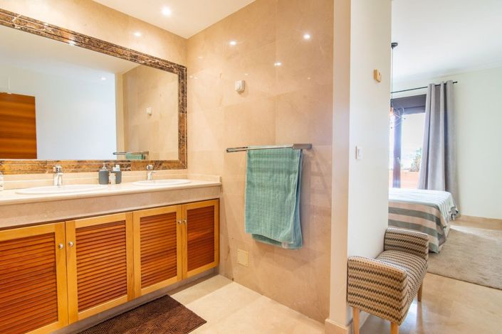 Image No.16-3 Bed Townhouse for sale