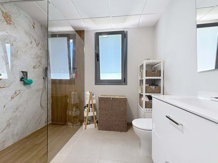 Image No.20-3 Bed Apartment for sale