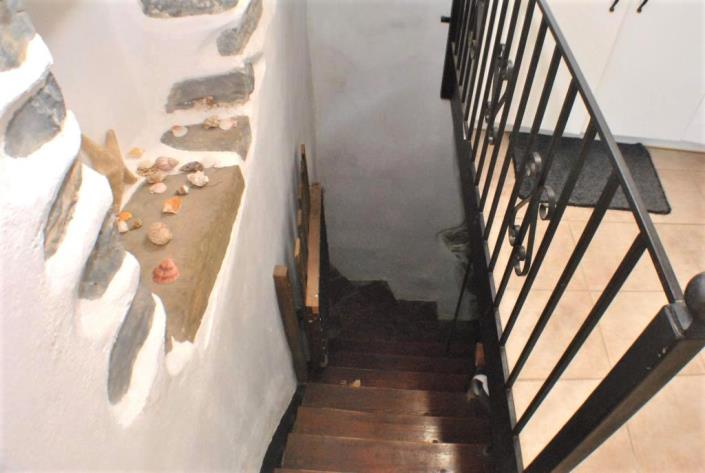 Image No.8-2 Bed House for sale