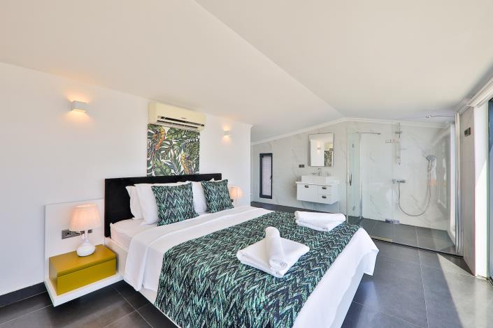 Image No.15-4 Bed Villa / Detached for sale