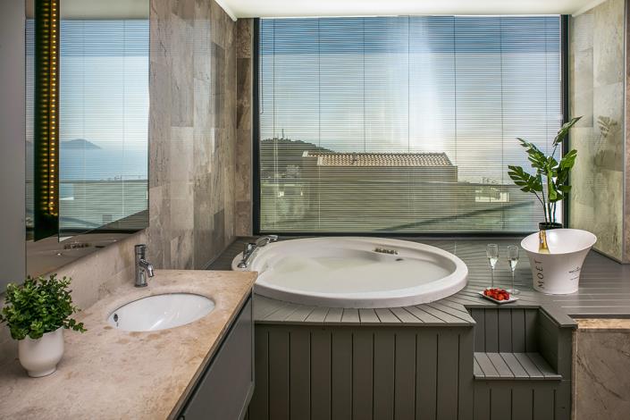 Image No.9-6 Bed Villa / Detached for sale