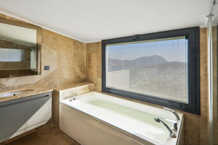 Image No.23-6 Bed Villa / Detached for sale