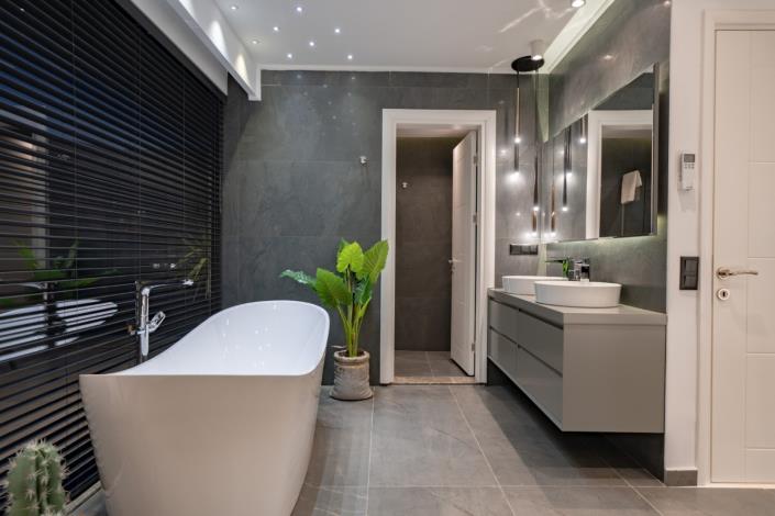 Image No.8-5 Bed Villa / Detached for sale