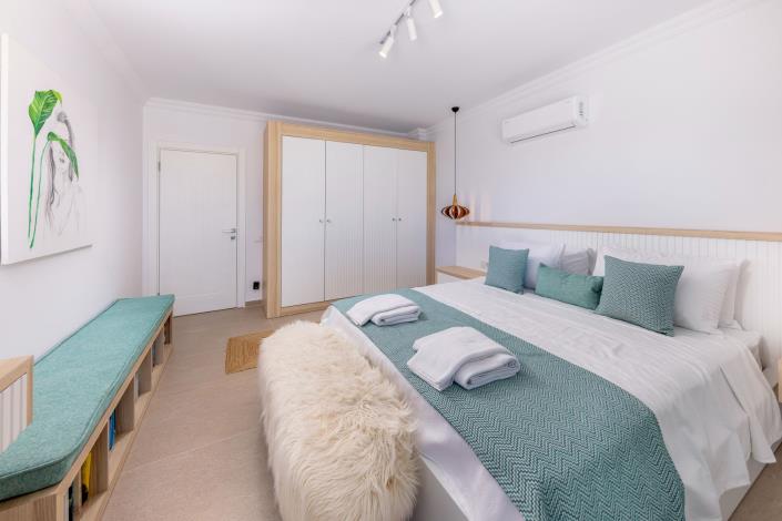 Image No.33-5 Bed Villa / Detached for sale