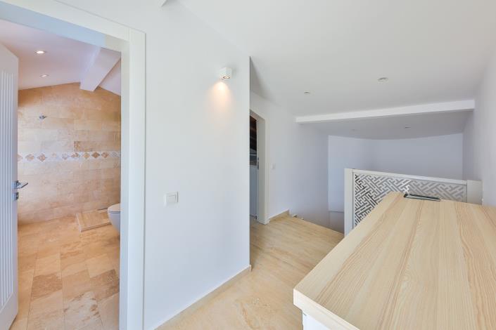 Image No.48-5 Bed Villa / Detached for sale