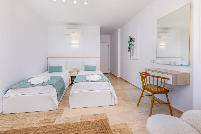 Image No.55-5 Bed Villa / Detached for sale