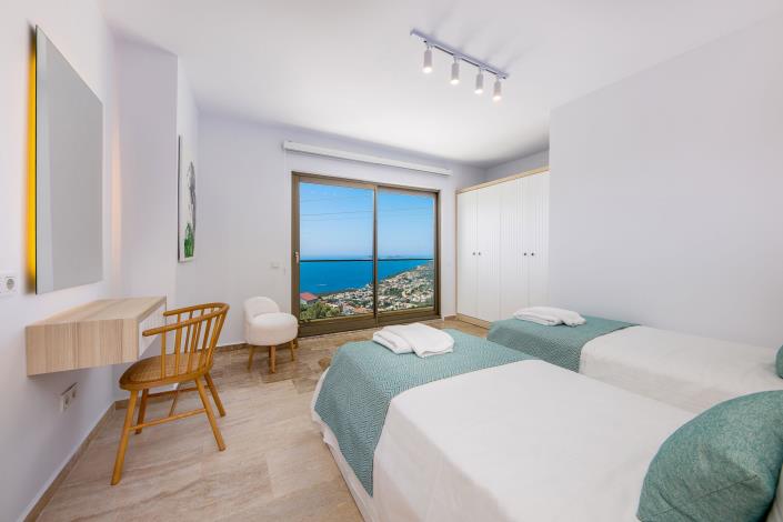 Image No.56-5 Bed Villa / Detached for sale