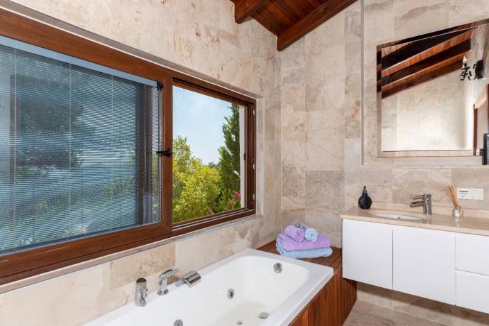 Image No.30-4 Bed Villa / Detached for sale