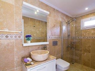 Image No.18-3 Bed Apartment for sale