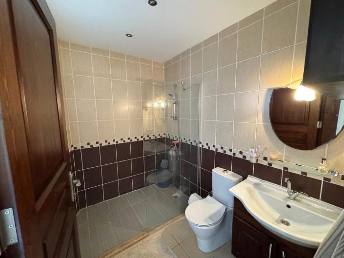 Image No.12-3 Bed Apartment for sale