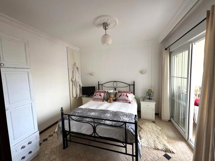 Image No.10-3 Bed Apartment for sale