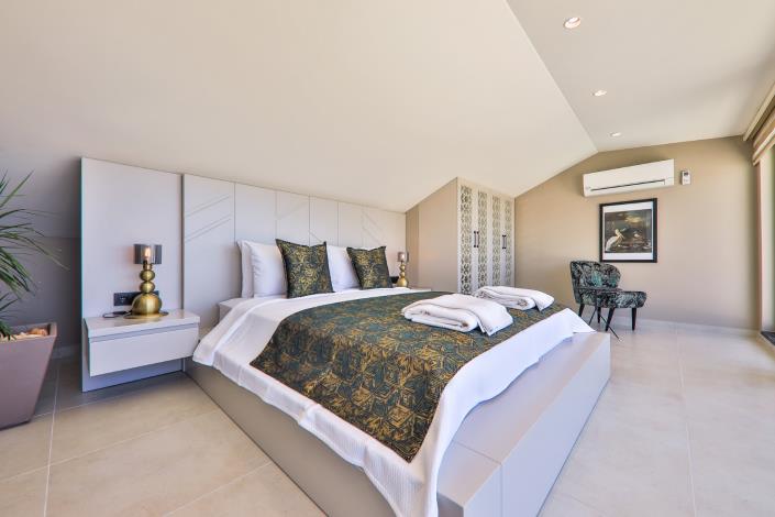 Image No.39-4 Bed Villa / Detached for sale