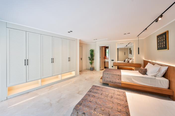 Image No.33-5 Bed Villa / Detached for sale