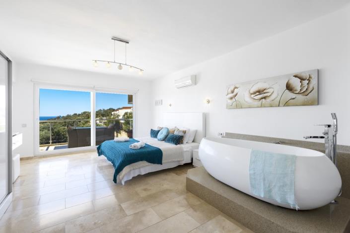 Image No.10-3 Bed Apartment for sale