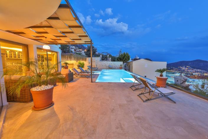 Image No.44-5 Bed Villa / Detached for sale