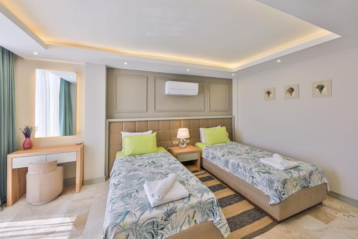 Image No.36-5 Bed Villa / Detached for sale