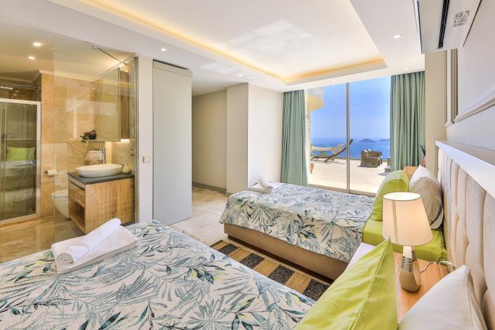 Image No.37-5 Bed Villa / Detached for sale