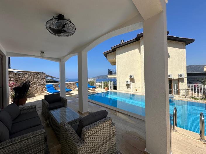 Image No.8-4 Bed Villa / Detached for sale