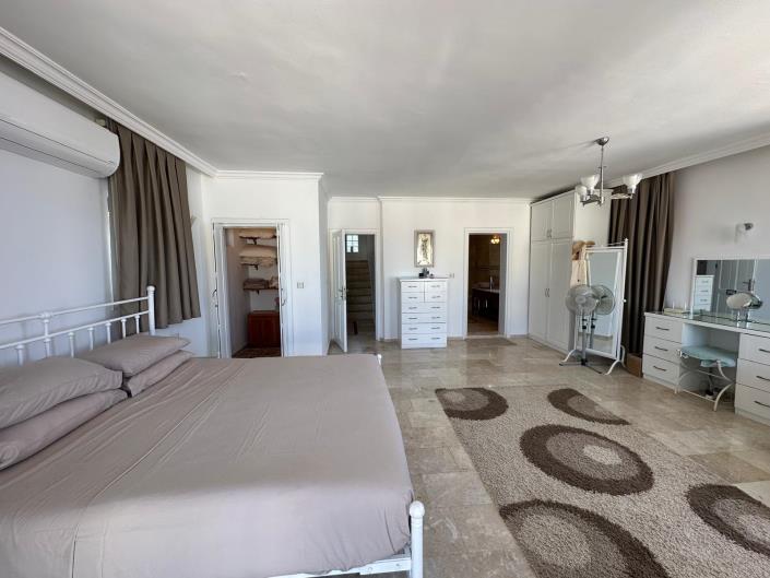 Image No.18-4 Bed Villa / Detached for sale