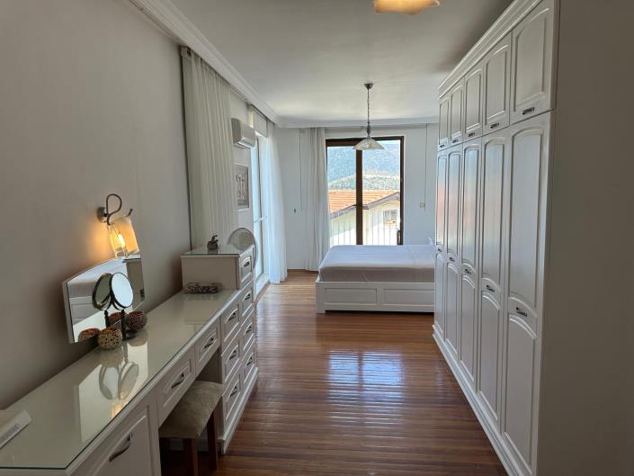 Image No.35-4 Bed Villa / Detached for sale