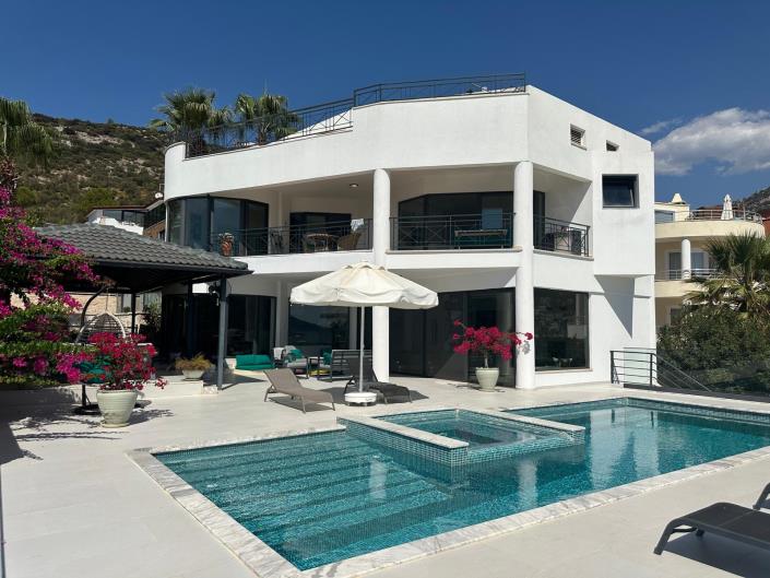 Image No.2-6 Bed Villa / Detached for sale