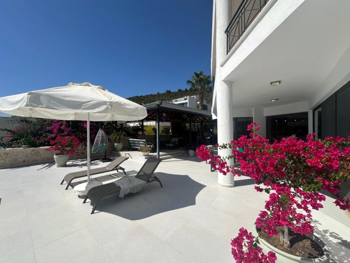 Image No.8-6 Bed Villa / Detached for sale