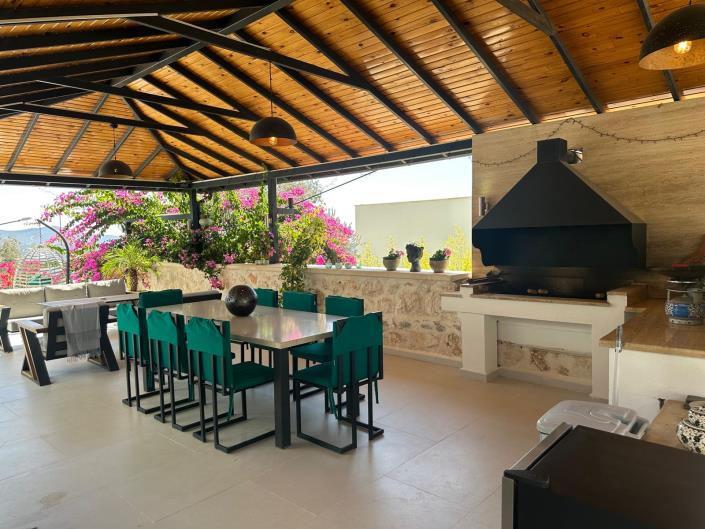 Image No.12-6 Bed Villa / Detached for sale