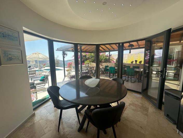 Image No.18-6 Bed Villa / Detached for sale