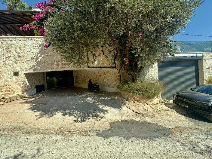 Image No.14-6 Bed Villa / Detached for sale