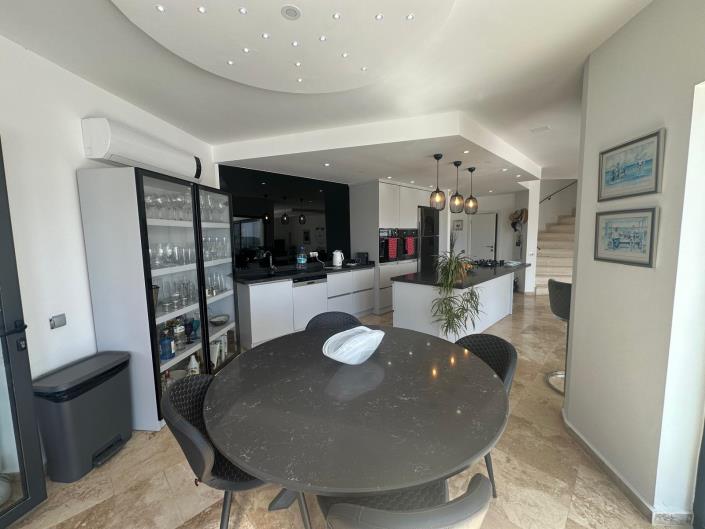 Image No.23-6 Bed Villa / Detached for sale