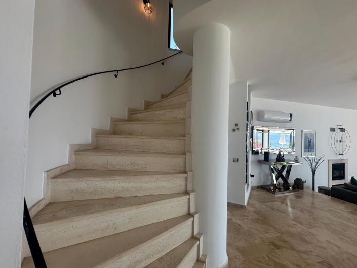 Image No.34-6 Bed Villa / Detached for sale