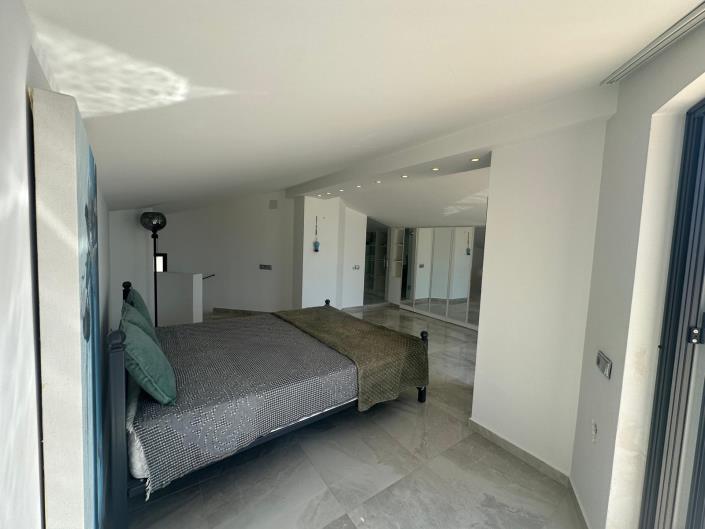 Image No.39-6 Bed Villa / Detached for sale