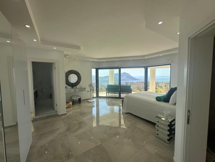 Image No.45-6 Bed Villa / Detached for sale