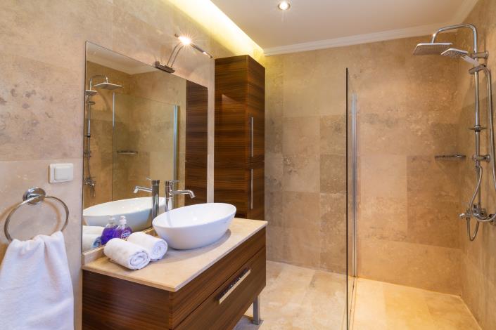 Image No.20-5 Bed Villa / Detached for sale