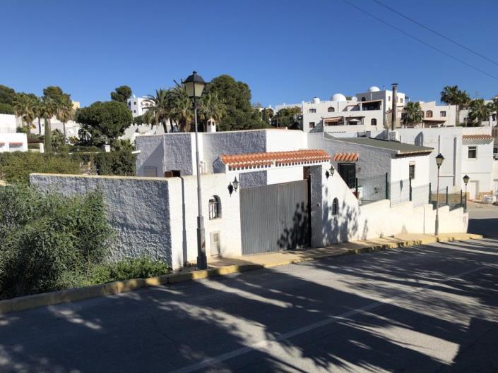 Image No.15-4 Bed Villa / Detached for sale