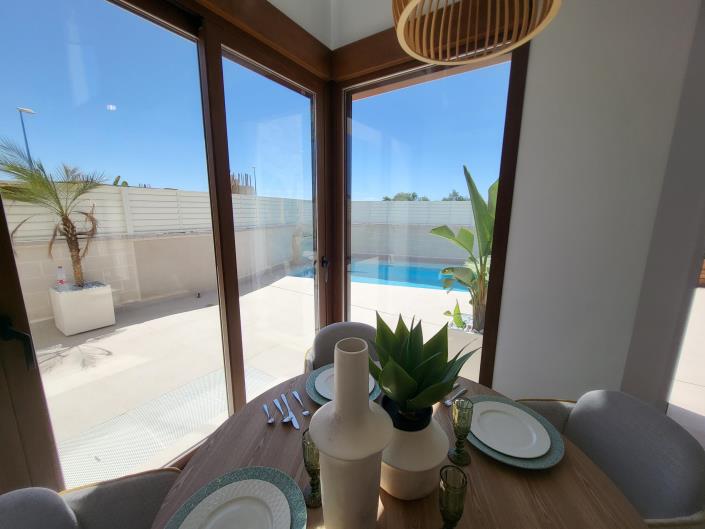 Image No.12-3 Bed Villa / Detached for sale