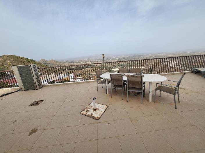 Image No.4-4 Bed Townhouse for sale