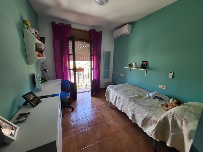 Image No.16-5 Bed House for sale