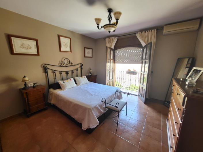 Image No.6-5 Bed House for sale