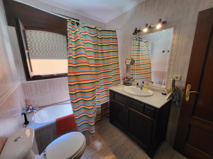 Image No.9-5 Bed House for sale