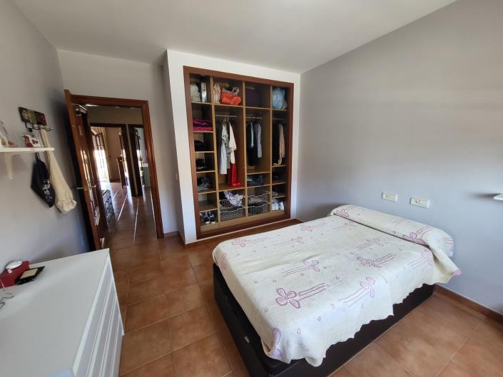 Image No.12-5 Bed House for sale