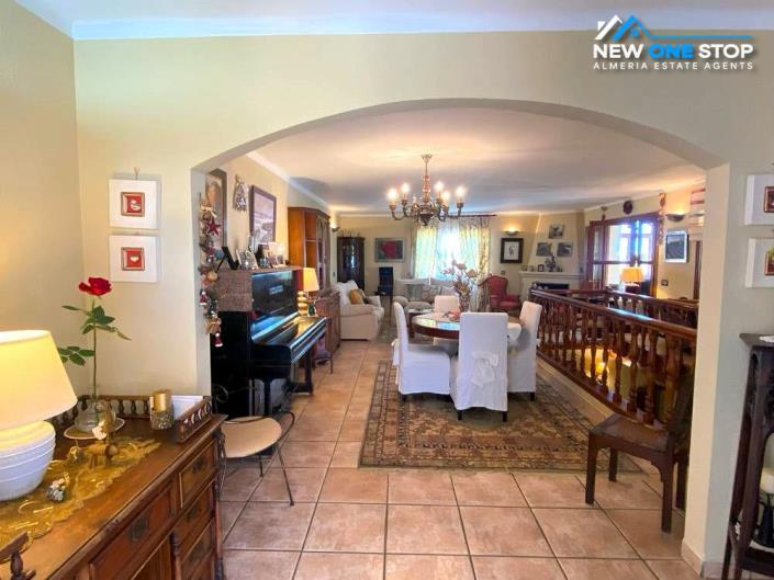 Image No.9-3 Bed House for sale