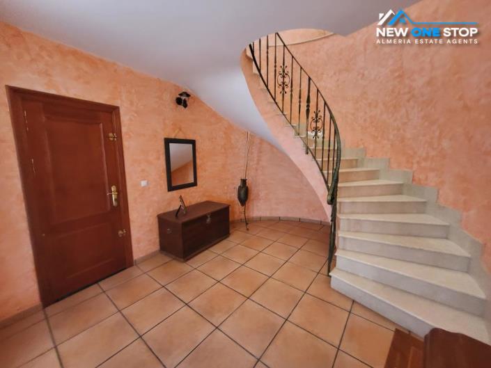 Image No.6-4 Bed Villa / Detached for sale