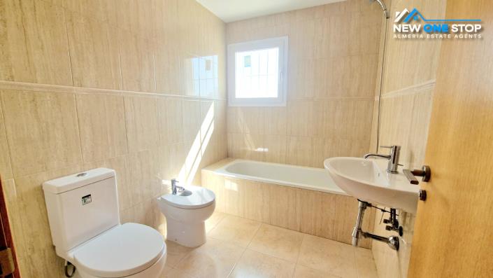 Image No.18-3 Bed Villa / Detached for sale