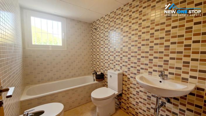 Image No.12-3 Bed Villa / Detached for sale