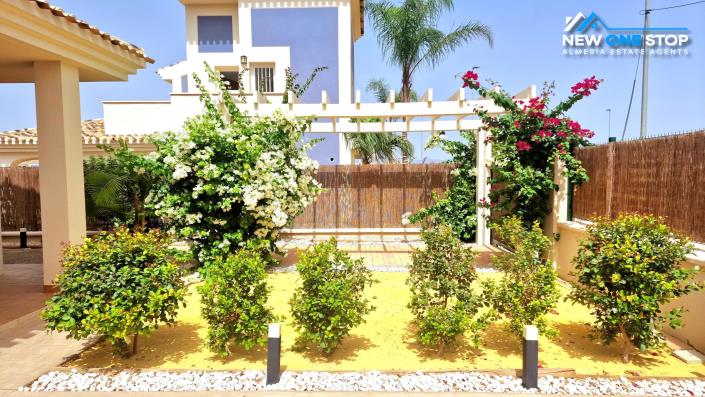 Image No.2-4 Bed Villa / Detached for sale